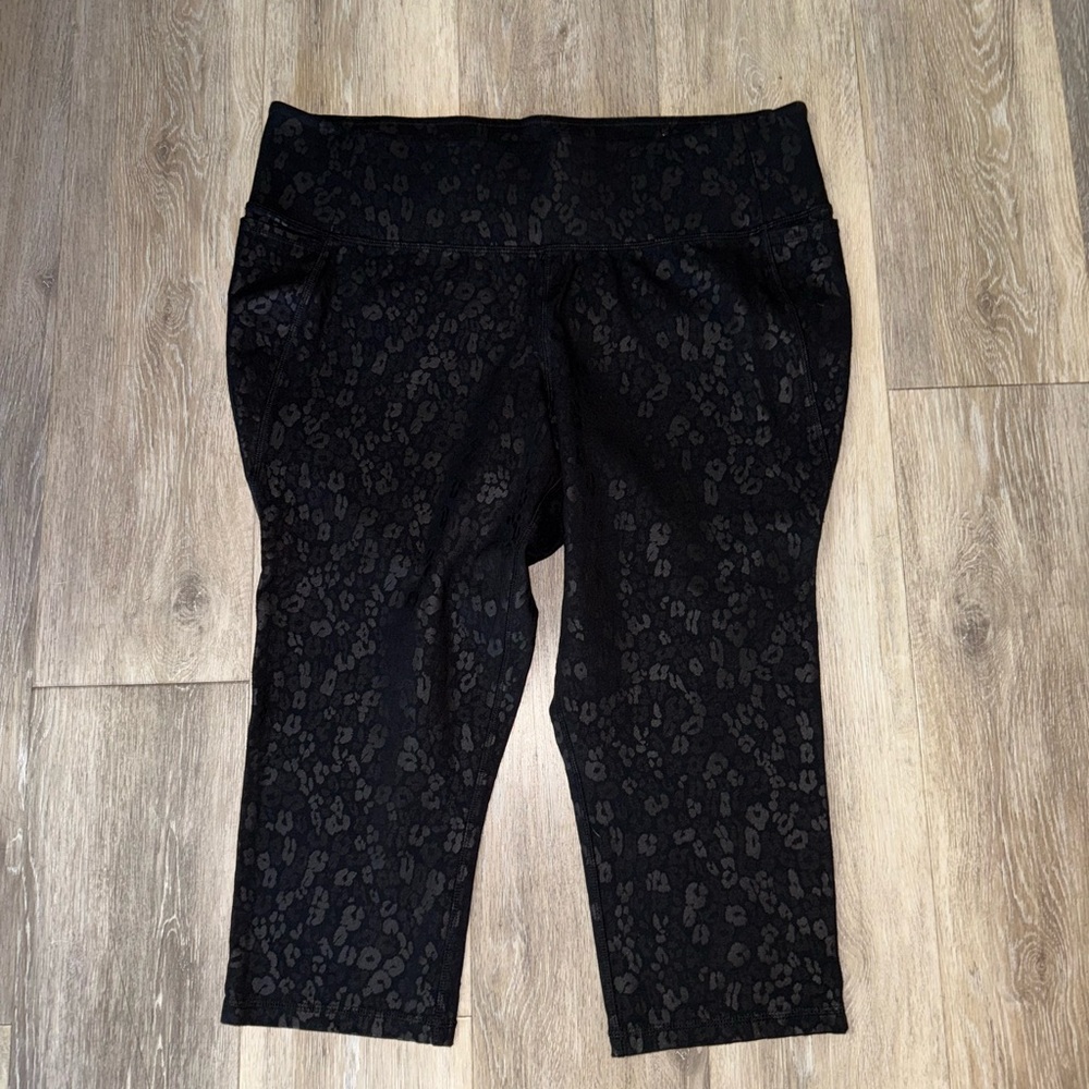 Livi Active Black Leggings Sleek Form-Fitting Design